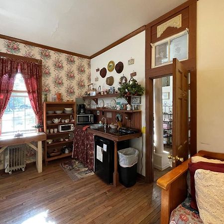 The Victorian Cottage At Creekside Camp & Cabins マーブル・フォールズ エクステリア 写真