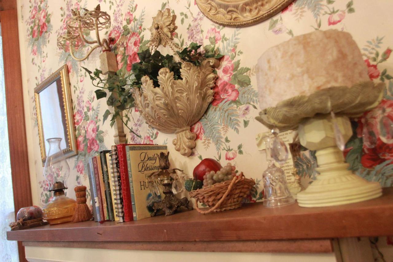 The Victorian Cottage At Creekside Camp & Cabins マーブル・フォールズ エクステリア 写真