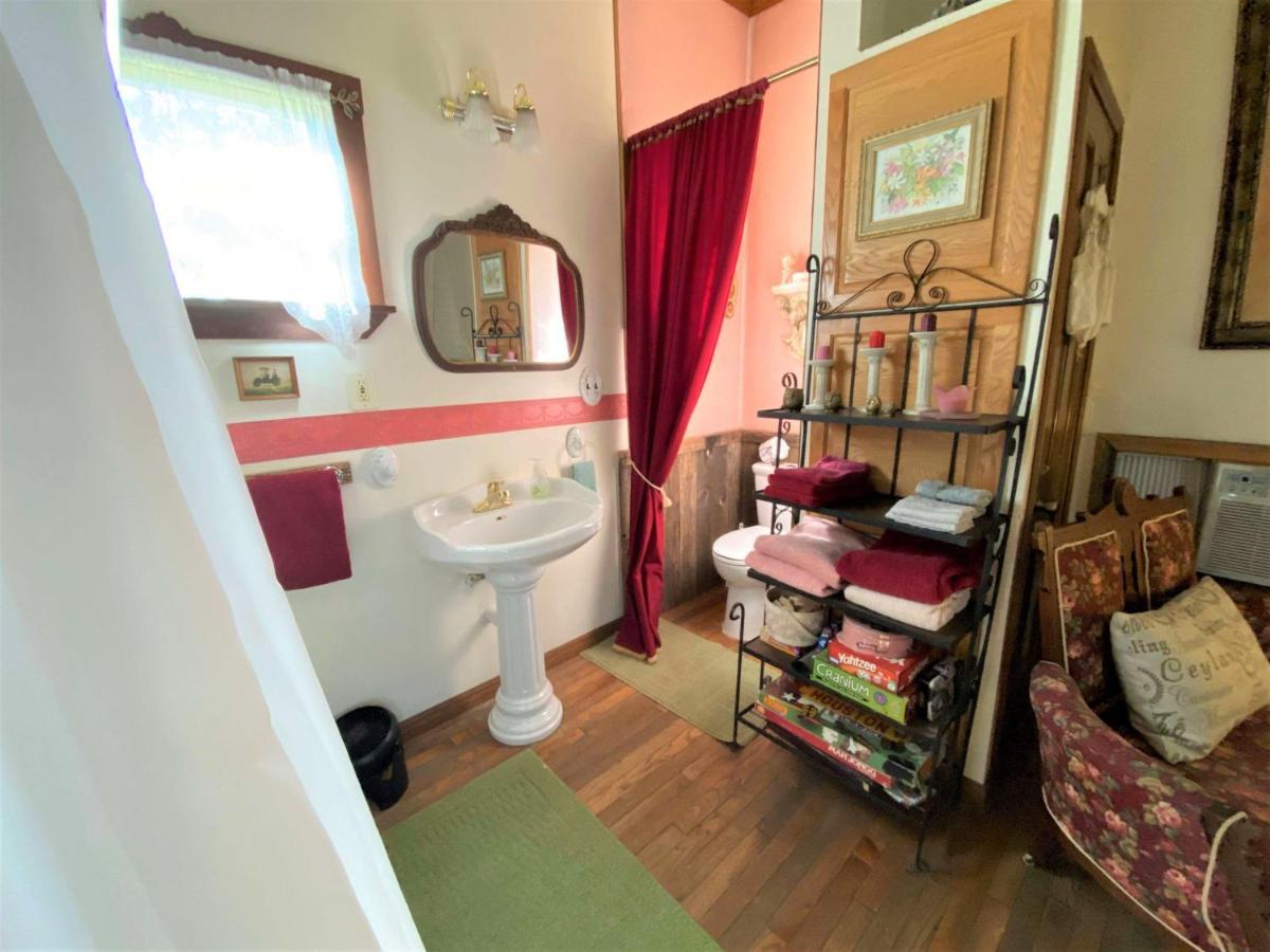The Victorian Cottage At Creekside Camp & Cabins マーブル・フォールズ エクステリア 写真