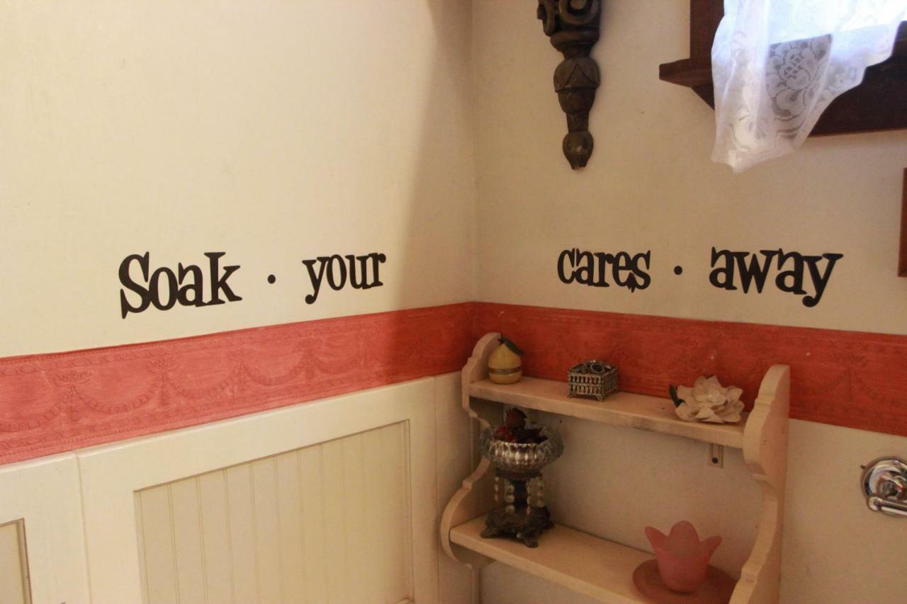 The Victorian Cottage At Creekside Camp & Cabins マーブル・フォールズ エクステリア 写真