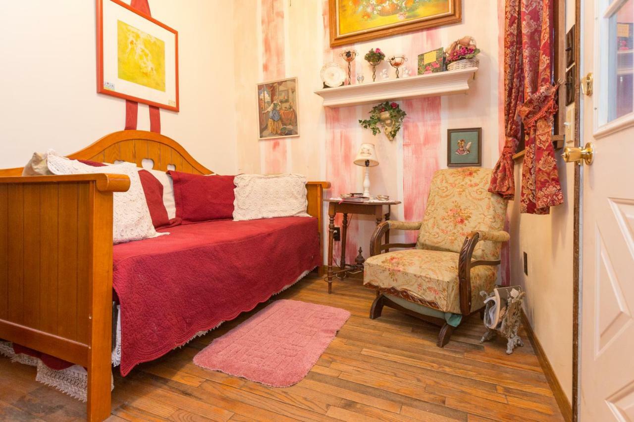 The Victorian Cottage At Creekside Camp & Cabins マーブル・フォールズ エクステリア 写真